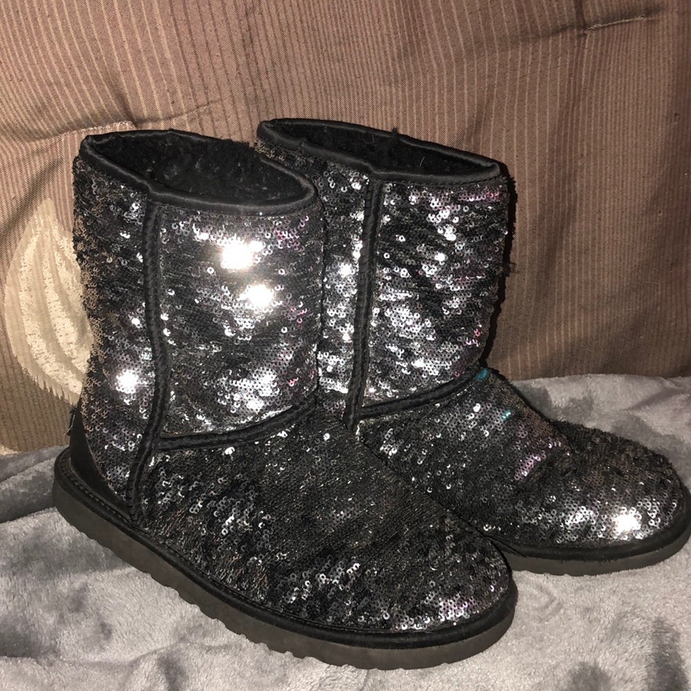 Black sequin uggs ❤️